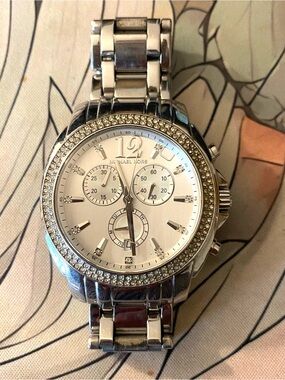 Michael Kors MK5602 Cameron Silver Chronograph Crystal Bezel Women’s Watch AS-IS